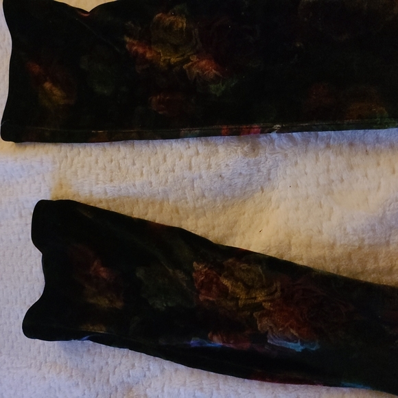 Madden Girl Size 7 Black Velvet Floral Sock Boots - Picture 8 of 14